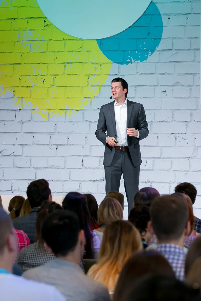 Neil Hoyne at a speaking engagement