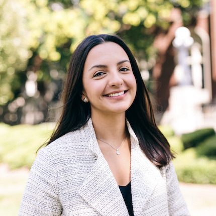 Headshot of Ariana Loor